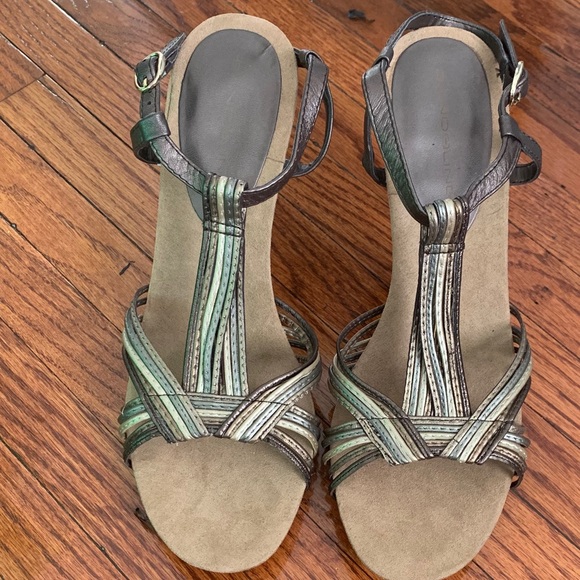 Metallic T Strap Heels - Picture 2 of 6